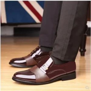 Mens Formal Black Patent Leather Loafers Pointed Toe Slip On Shoes With Metal Buckle And Embossed Stripes Low Heel Comfortable N